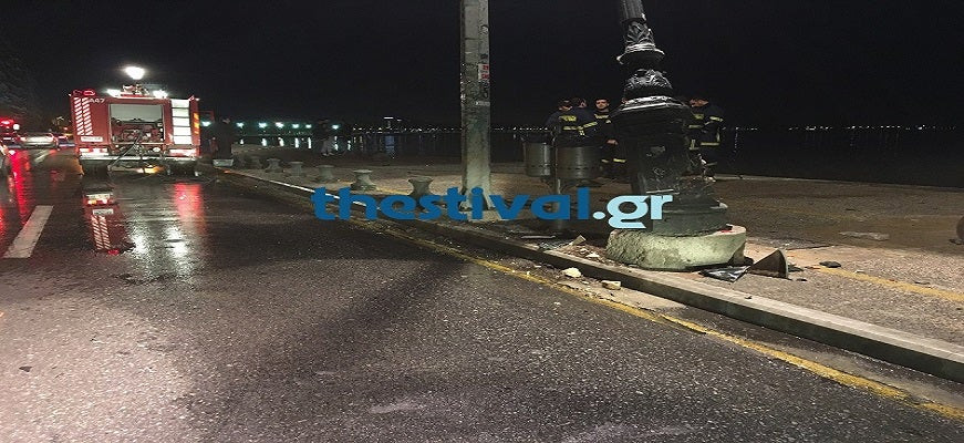 Έπεσε με το αυτοκίνητο στο Θερμαϊκό (εικόνες)